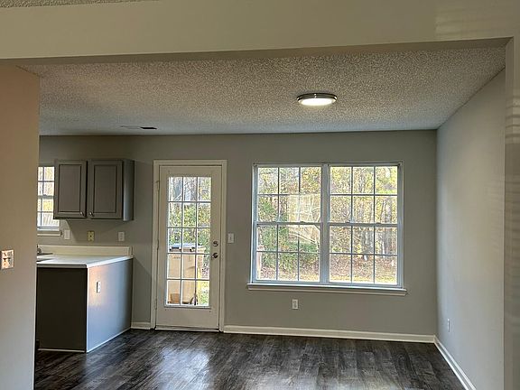 5th image of 291 Coral Cir