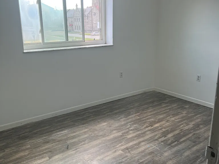 1216 4th Ave #A — Photo 2