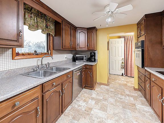 4th image of 302 Ewan Rd
