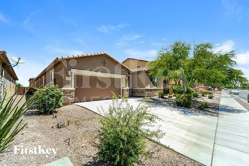4 bed, 3.0 bath, 2155 sqft, $2,460 — Photo 2