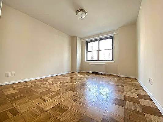5th image of 250 E 63rd St APT 15B
