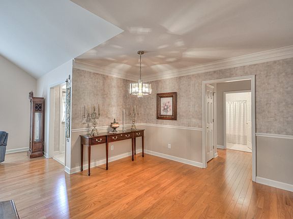 5th image of 6028 Sunrise Cir