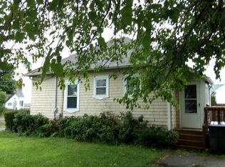 42 Suburban Pkwy, Warwick, RI 02889