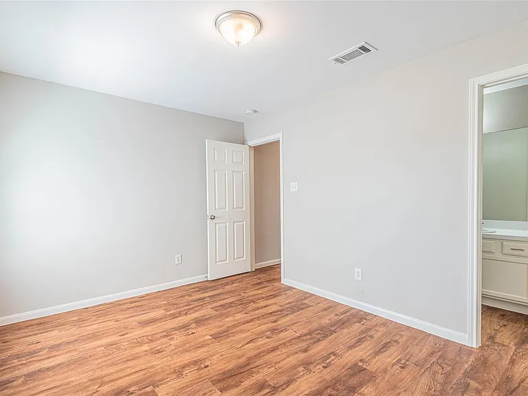 10061 Sharpton Dr — Photo 10