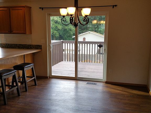 5th image of 101 Blossom Ln