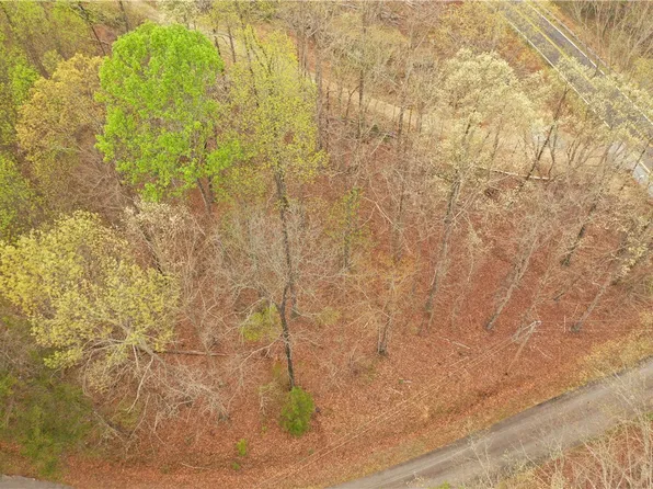 106 Killam Ln, Westminster, SC 29693