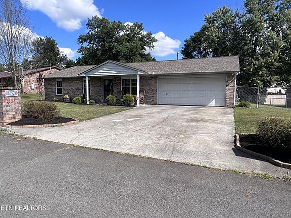 3rd image of 824 Jennifer Dr
