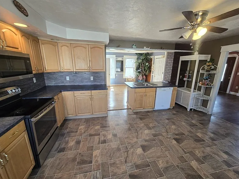 14 Chestnut Ave #2 — Photo 13