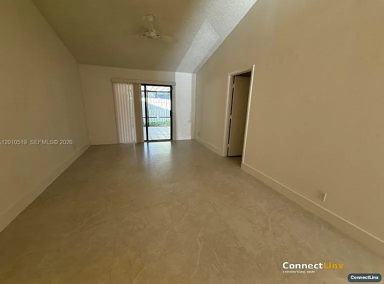 3548 NW 111th Ter — Photo 7