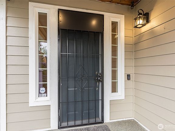 3rd image of 3322 Garden Court N