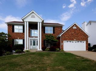 60 Walnutshade Ct, Saint Peters, MO