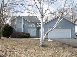 2726 Hilo Ave N, Oakdale, MN 55128