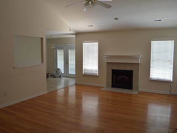 2nd image of 1005 Cobblestone Blvd