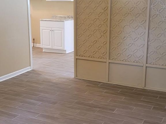 4th image of 3905 Elm Dr