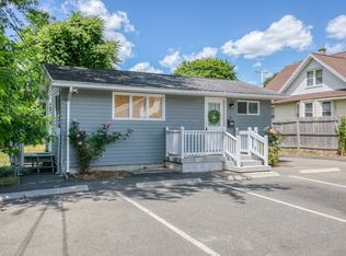 3 Hartford St, Chicopee, MA 01020