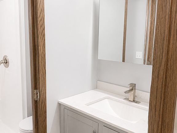 5th image of 912 21st Ave S APT 213
