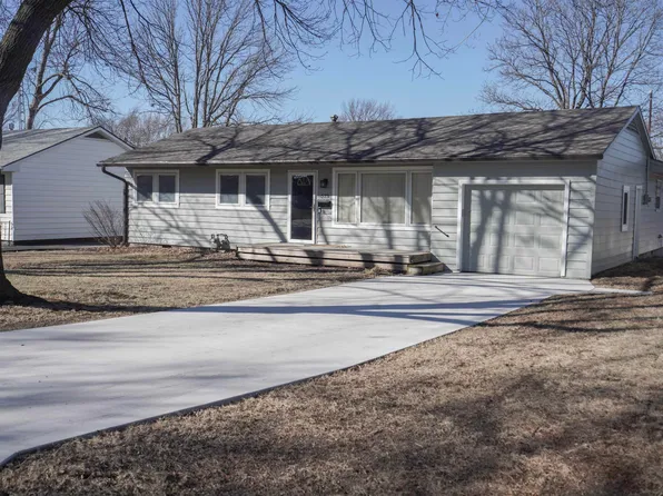 523 Montana Ave, Holton, KS 66436
