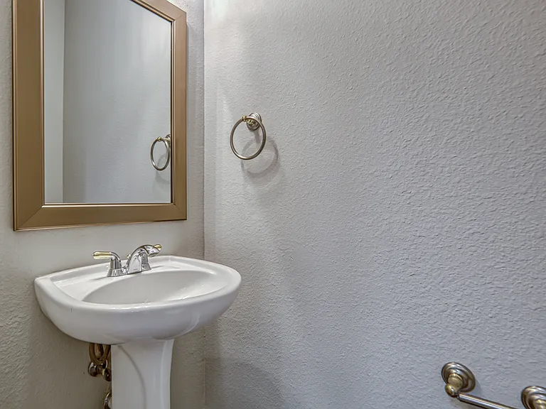 6533 Riveredge Dr — Photo 35