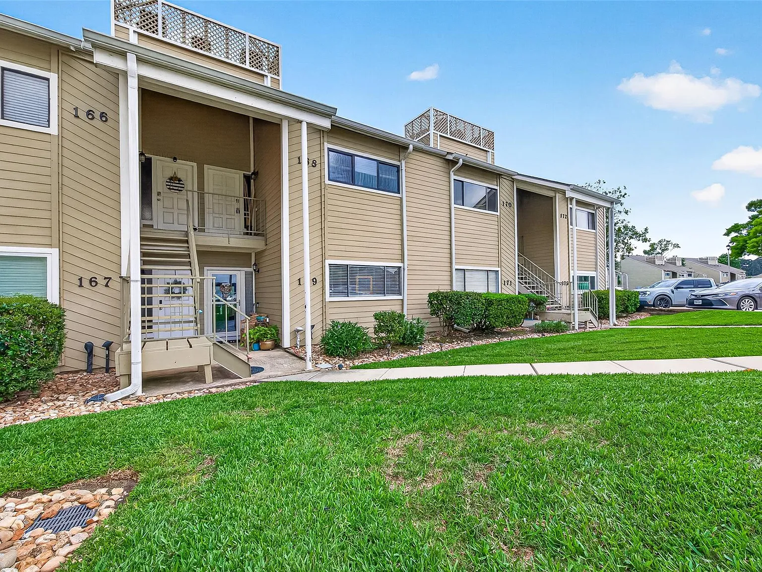 2 bed, 2.0 bath, 1226 sqft, $1,800 — Photo 4