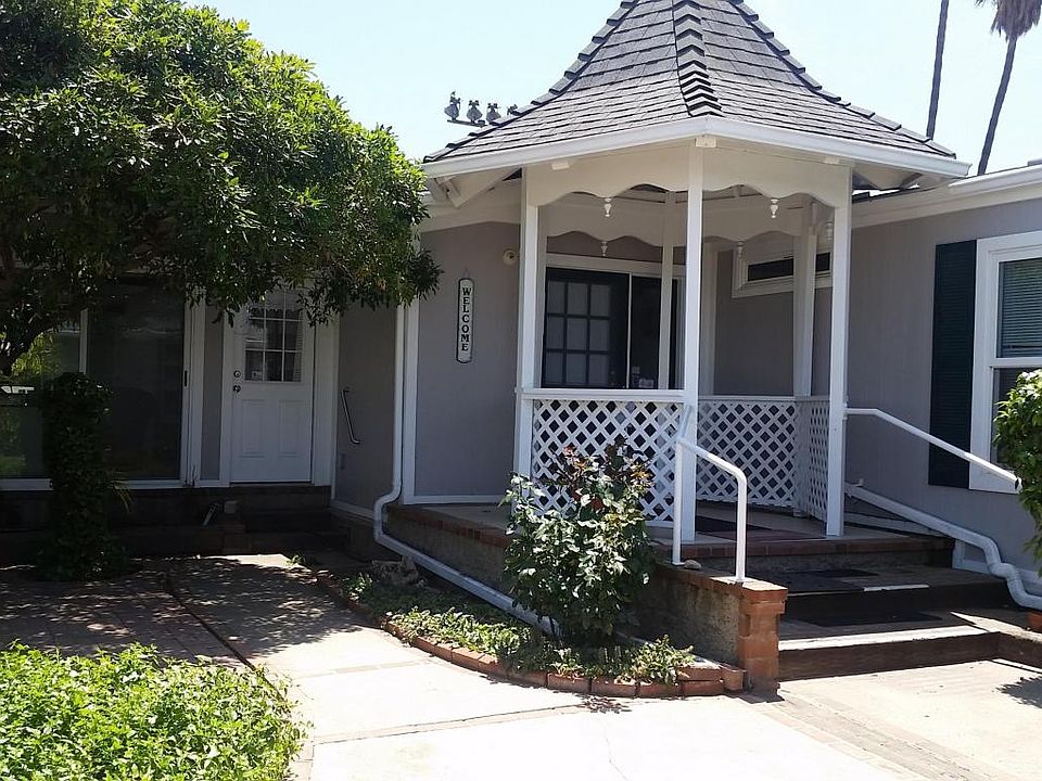 1st image of 31 Poinsettia Gardens Dr