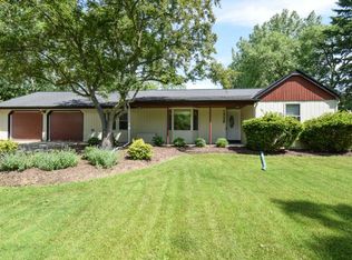 1528 W Fiesta Ln, Mequon, WI 53092