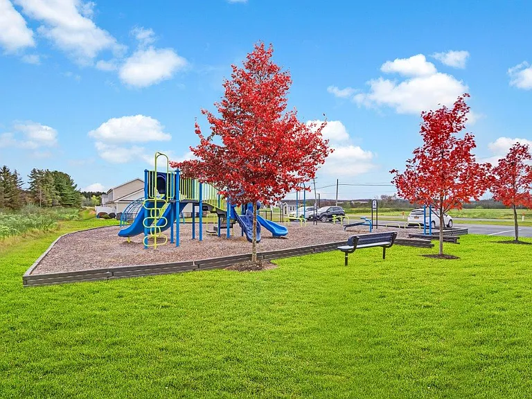 The Links at CenterPointe Townhomes — Photo 14