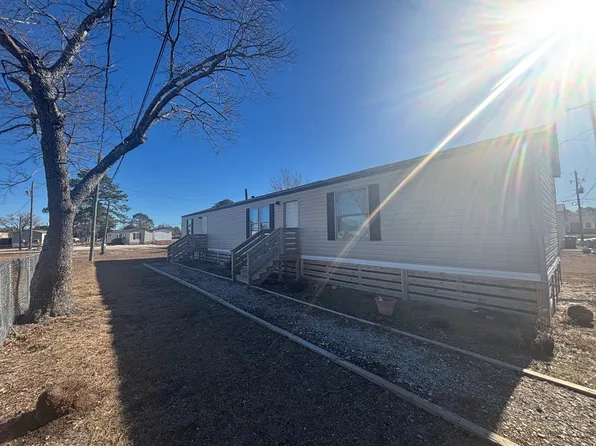 1323 Kenneth Dr, Spring Lake, NC 28390