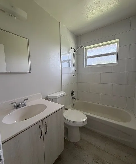 664 SW 35th St #6 — Photo 5