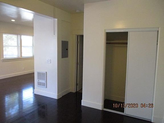 2nd image of 2300 De La Vina St #2