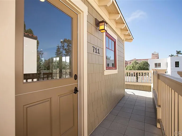 711 C Ave — Photo 2