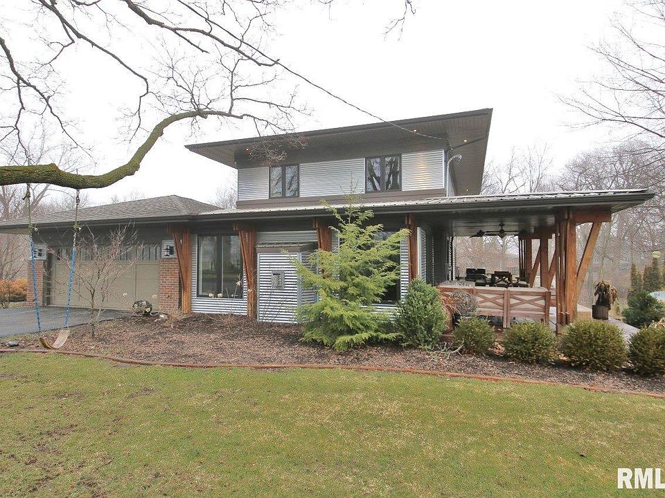 1st image of 301 Parkway Dr