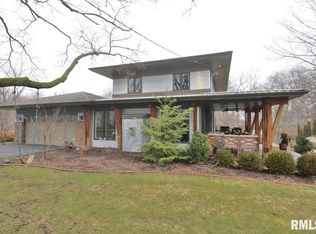 301 Parkway Dr, Eureka, IL 61530