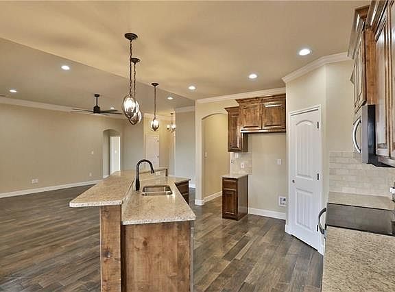 5th image of 128 Pepper Creek Trl