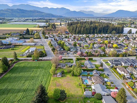 3rd image of 44366 Keith Wilson Rd