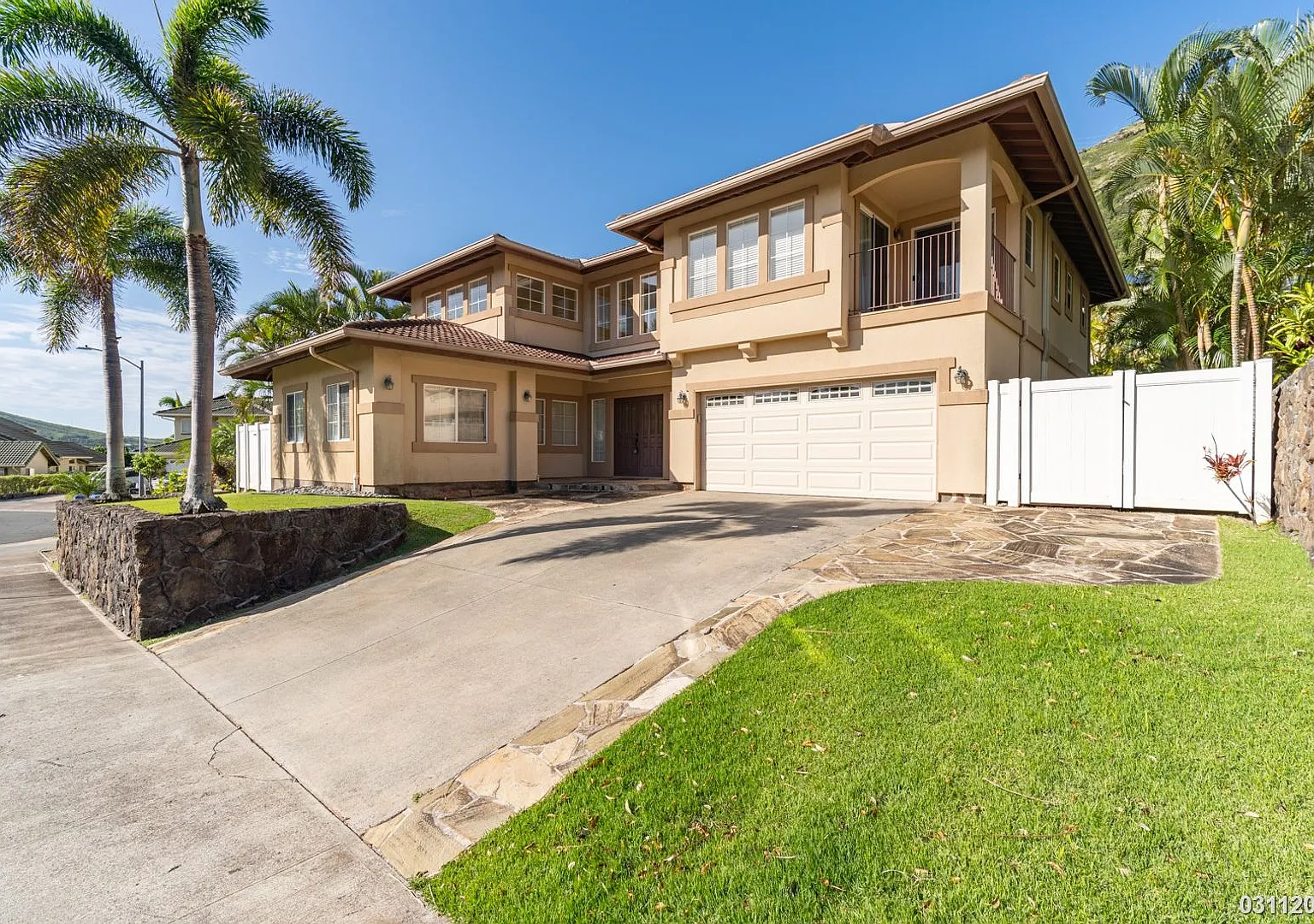 Exclusive 3,081 Sq Ft 4br, 2.5ba House In Hawaii Kai With A Bonus Room! Central Ac & Pool! — Photo 1