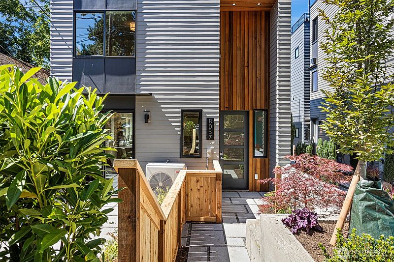 3rd image of 8037 Wallingford Avenue N