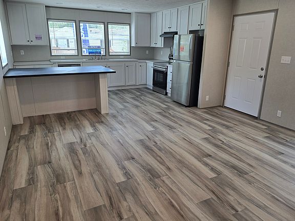 5th image of 2662 Fresno Dr #594