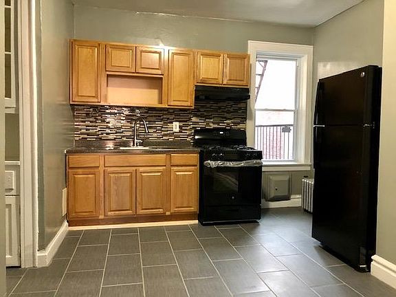 2nd image of 115 Halsted St APT 202