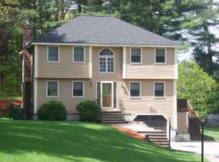 2 Eyssi Dr, Salem, NH 03079