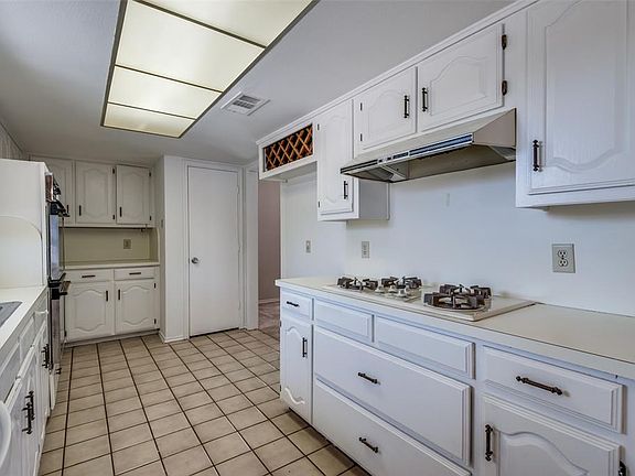 5th image of 3501 Carriage Ln