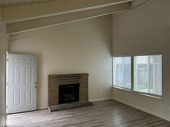4th image of 2559 Plantation Pl