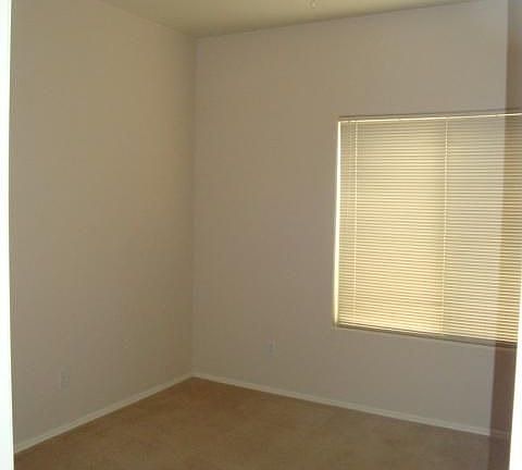 4th image of 1160 E Country Crossing Way