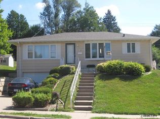 1800 Chaney Rd, Dubuque, IA 52001