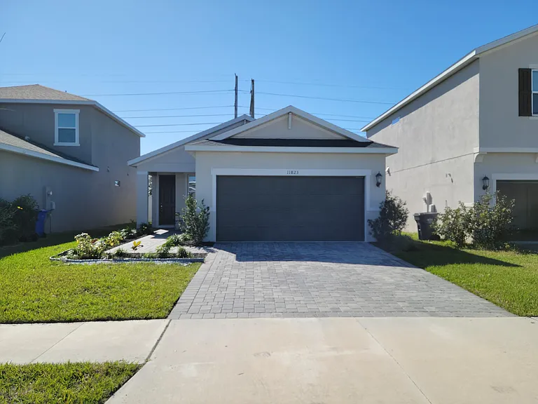 11823 Brighton Knoll Loop — Photo 1