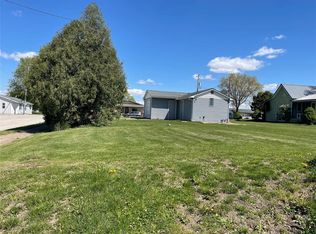 103 S Locust Ave, Prairieburg, IA 52219
