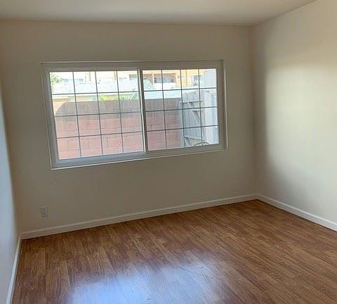 5th image of 587 W Stocker St APT C