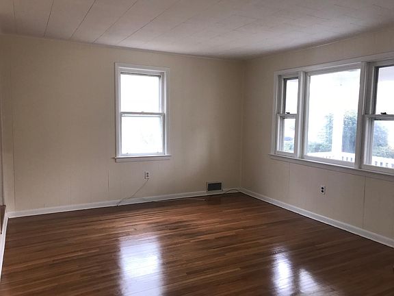 Front room (Living room)