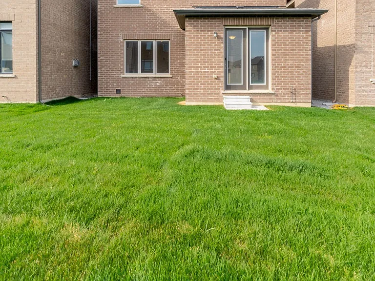43 Tweedhill Ave — Photo 6