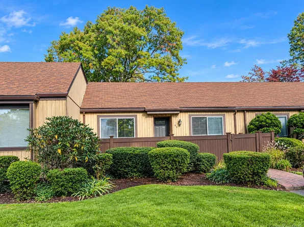 96 Strathmore Gate Drive, Stony Brook, NY 11790