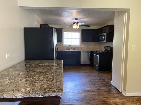 Newly remodeled kitchen. Granite counter tops - stainless steel appliances